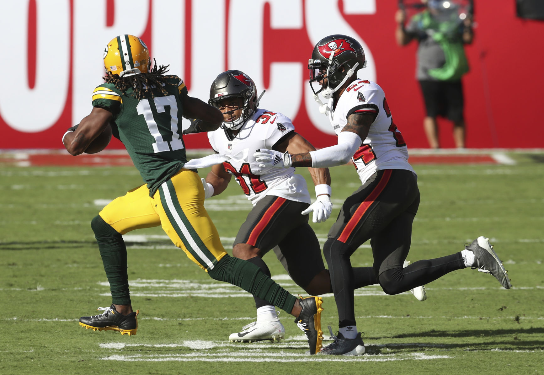 Buccaneers 38, Packers 10